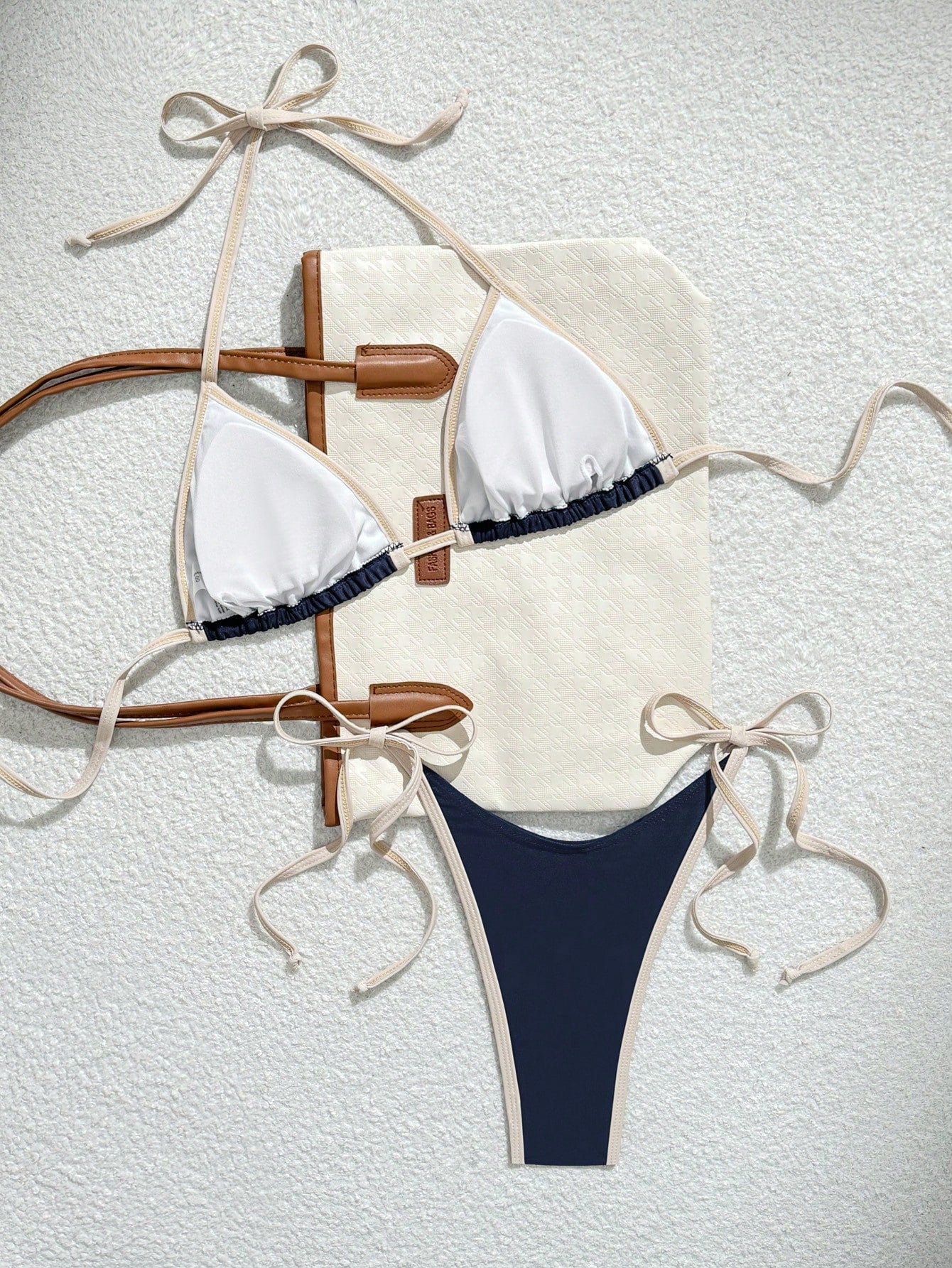 Damen Bikini Set | Triangel Top mit Kontrastkante und Bindebändern
