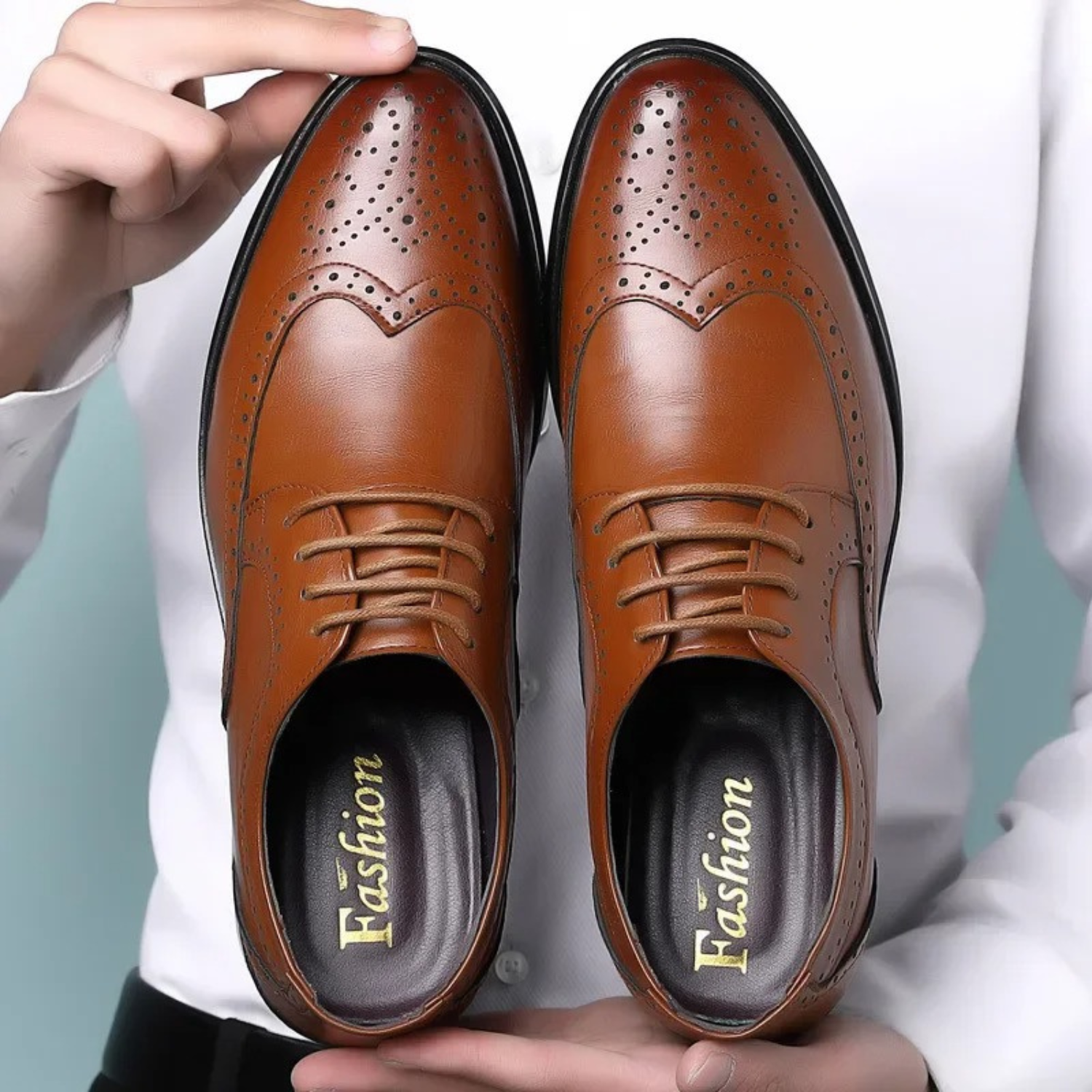 Herren Schuhe | Geschlossene Schnürung mit Lochmuster