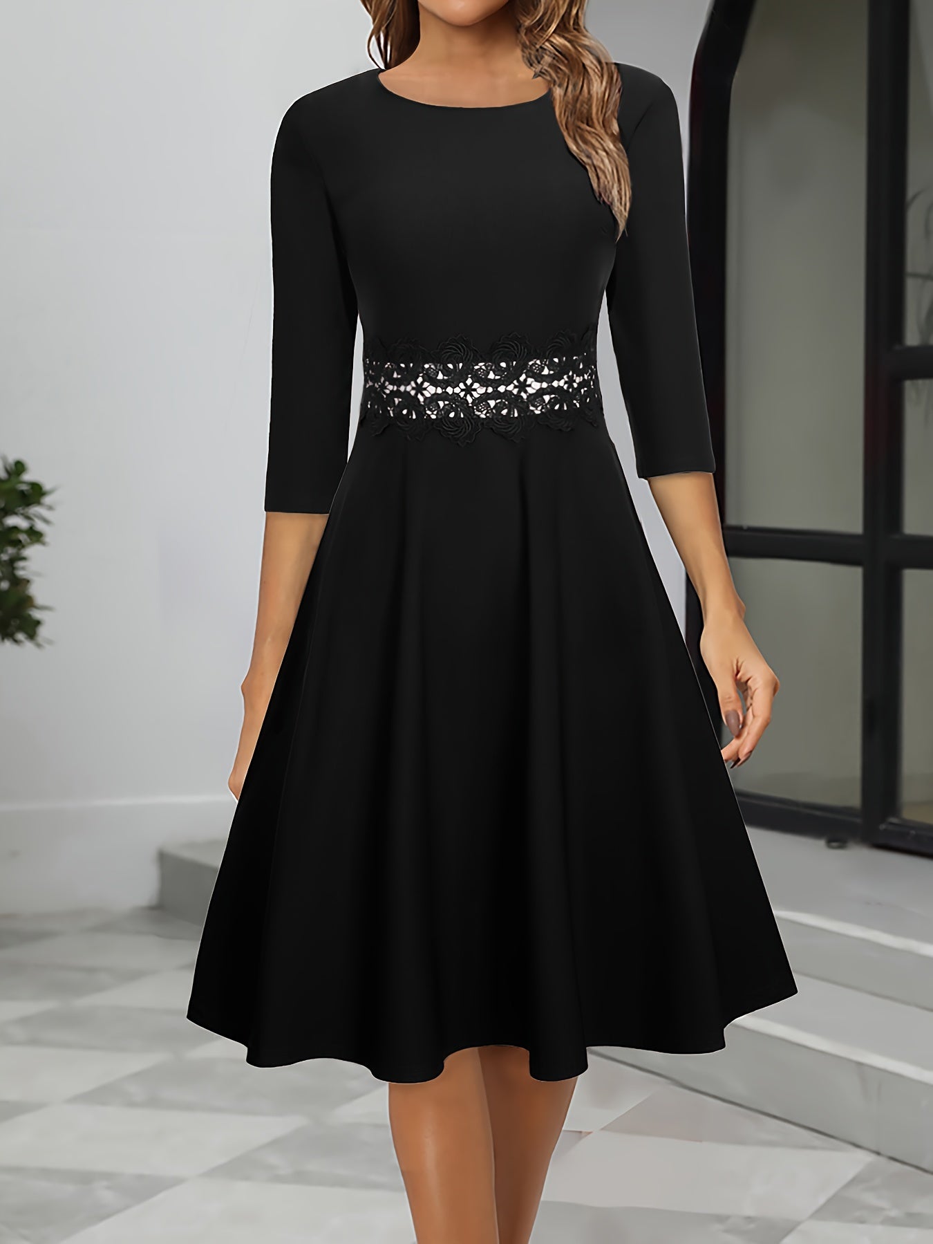 Damenkleid | Midi-Ausführung mit schlichtem Halsausschnitt
