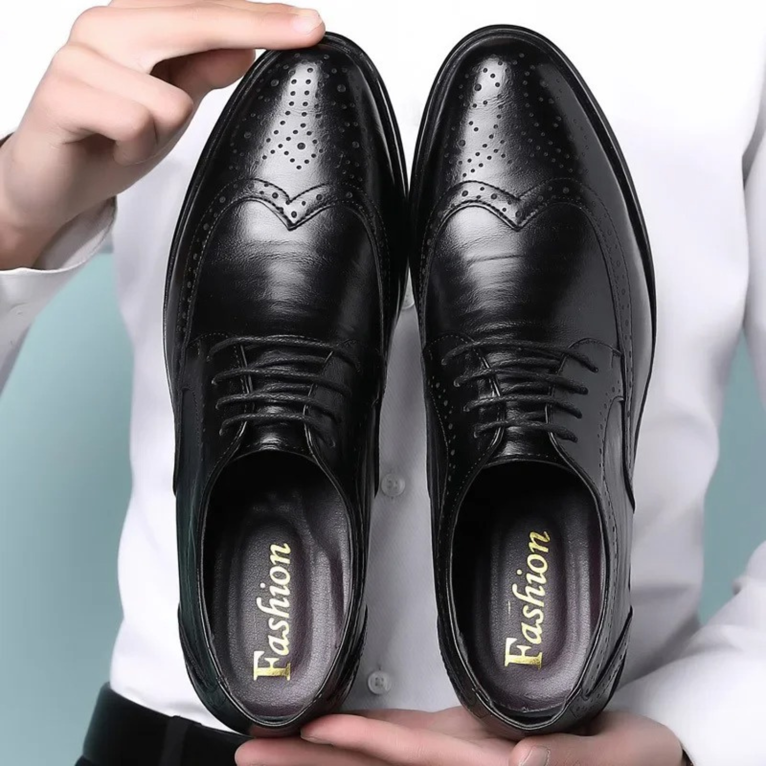 Herren Schuhe | Geschlossene Schnürung mit Lochmuster