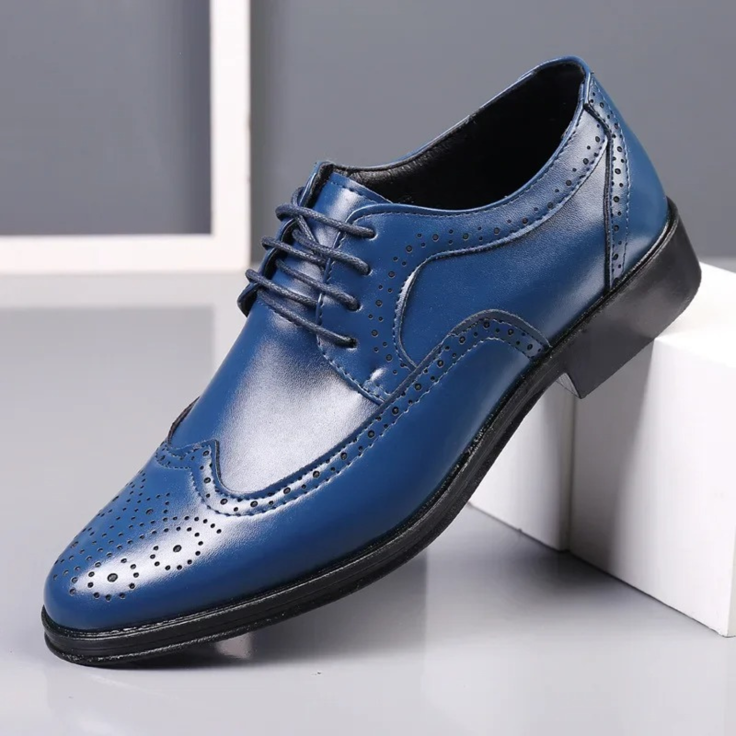 Herren Schuhe | Geschlossene Schnürung mit Lochmuster