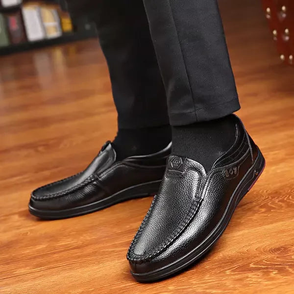 Halbschuhe Herren | Schlupfeinstieg mit Naht und flacher Sohle