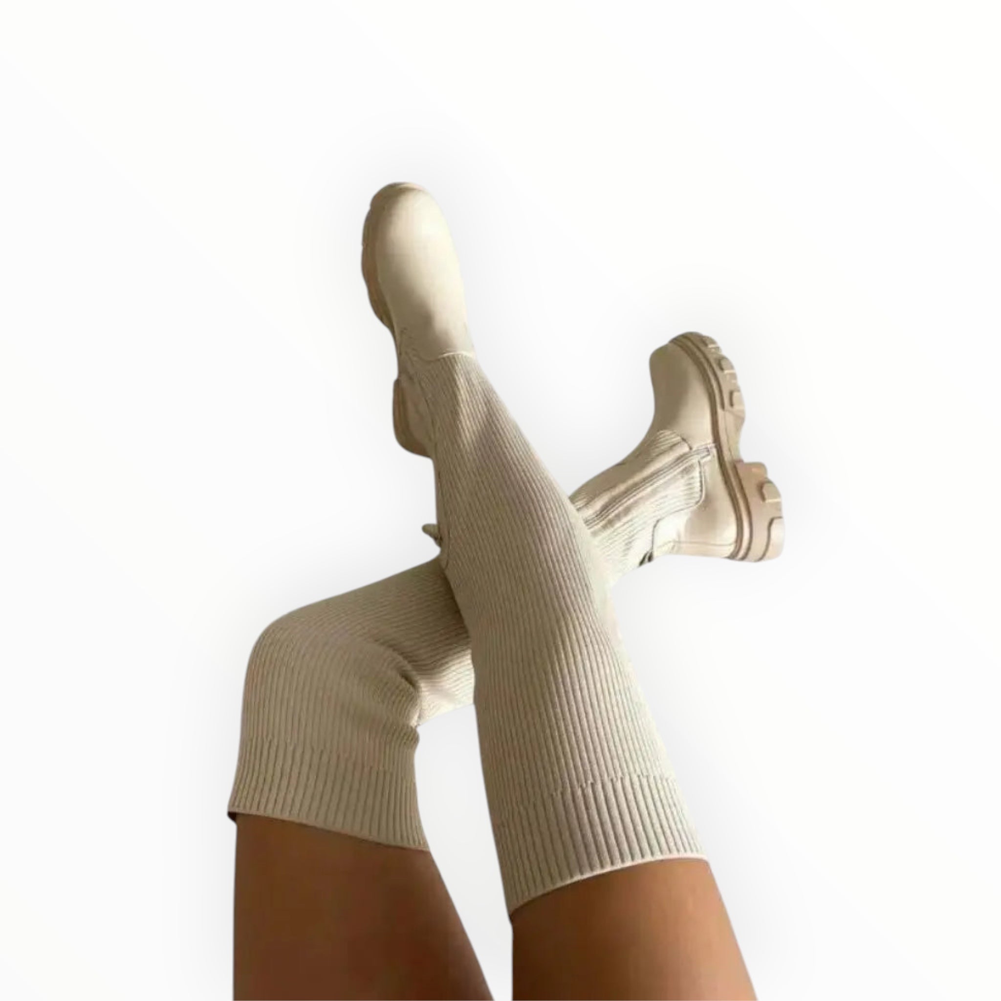 Damen Stretch-Stiefel in Beige, sitzende Pose, dehnbares Obermaterial
