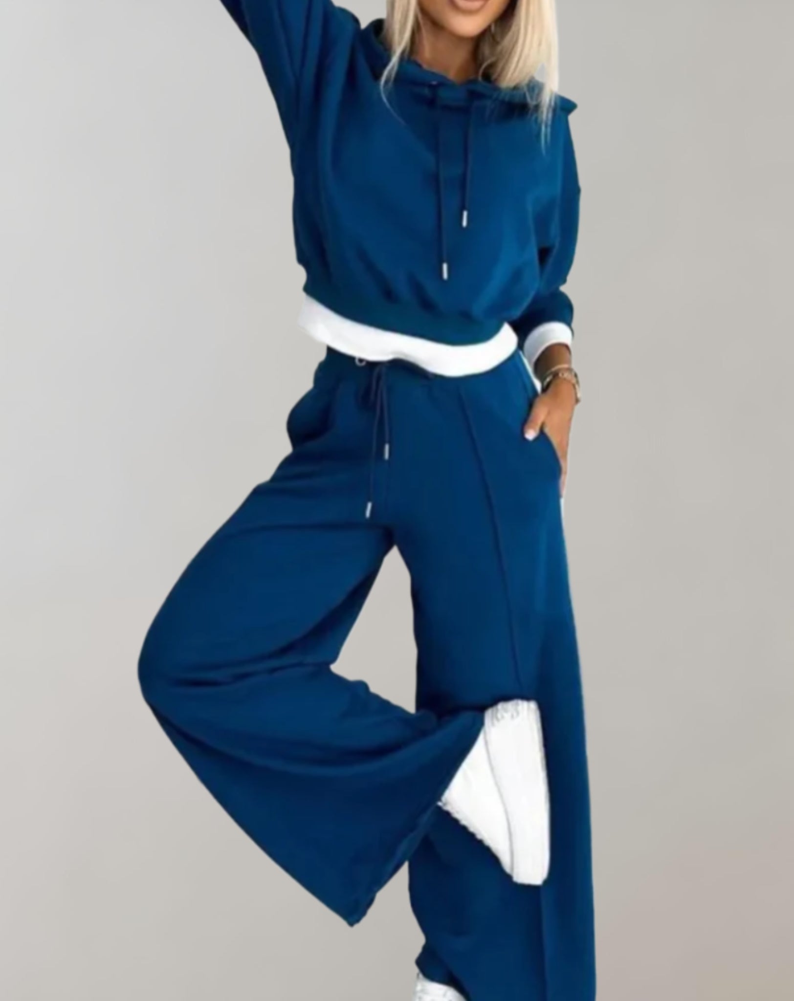 Damen Set | Cropped Hoodie mit weiter Hose und Bund