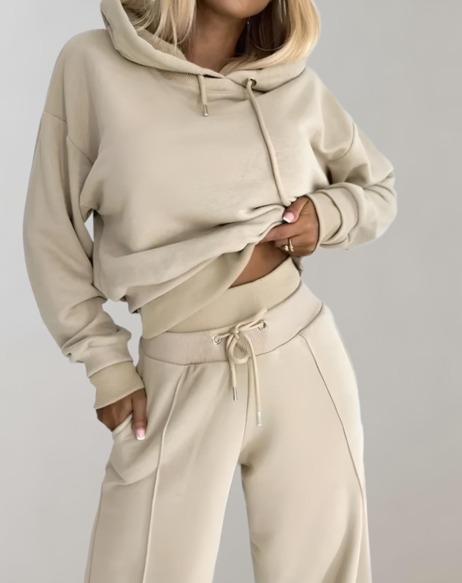 Damen Set | Cropped Hoodie mit weiter Hose und Bund