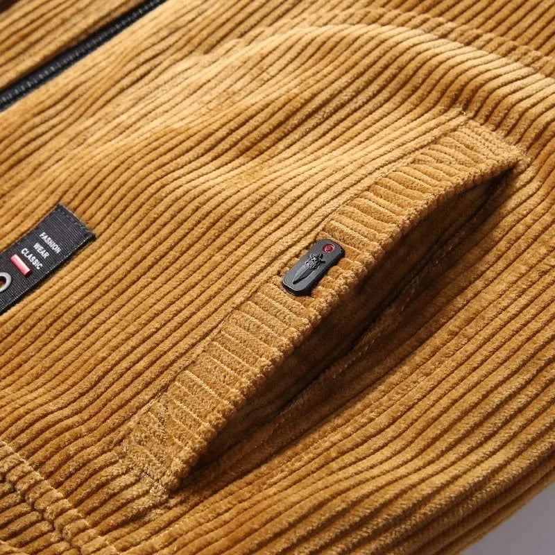 Jacke Herren | Hoher Kragen mit gerader Linienführung