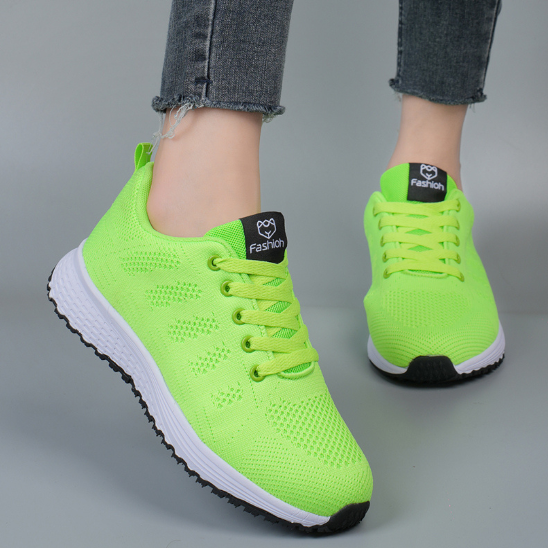 Damen Sneaker | geschlossene Silhouette mit definierter Laufsohle