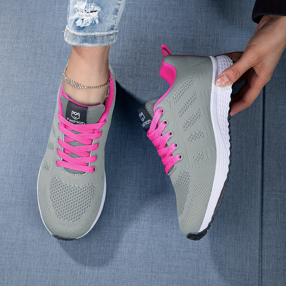 Damen Sneaker | geschlossene Silhouette mit definierter Laufsohle