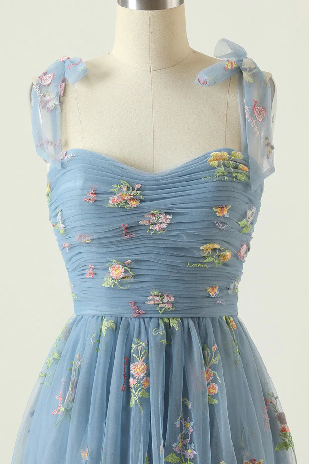 Damen Kleid | Trägerdesign mit ausgestelltem Mehrlagenrock
