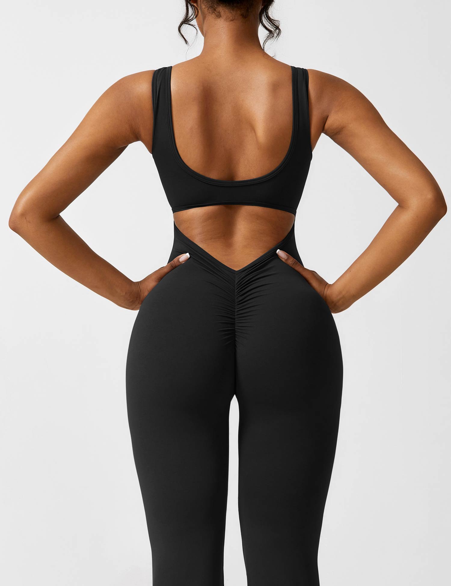 Jumpsuit Damen | Rückenausschnitt mit ausgestelltem Bein