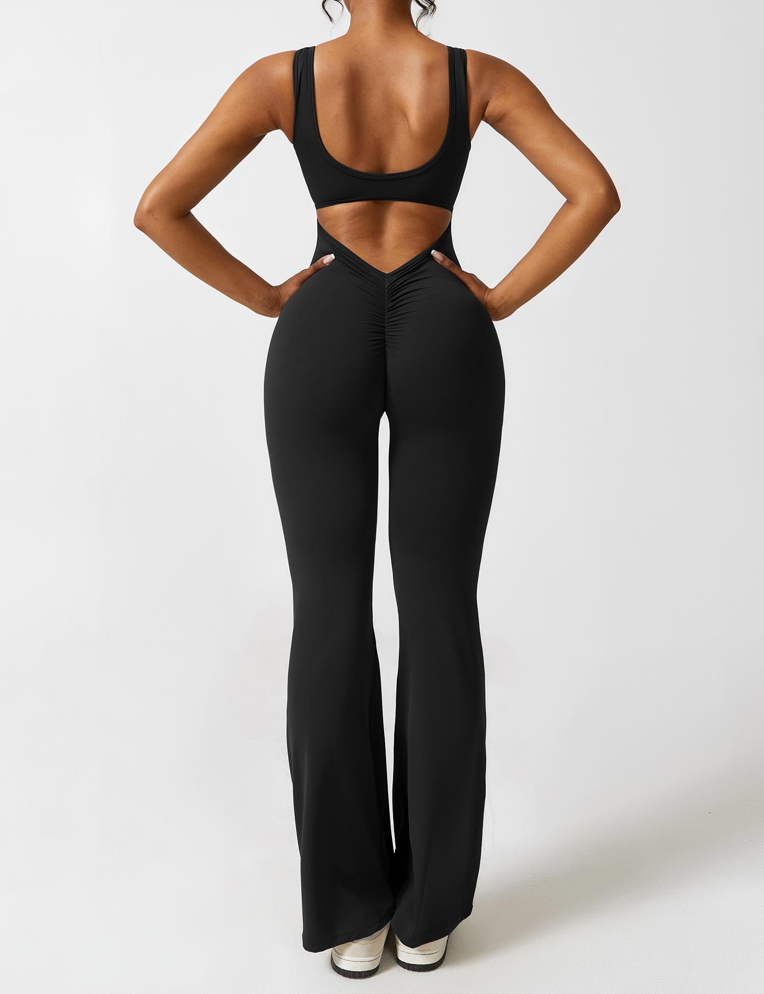 Jumpsuit Damen | Rückenausschnitt mit ausgestelltem Bein