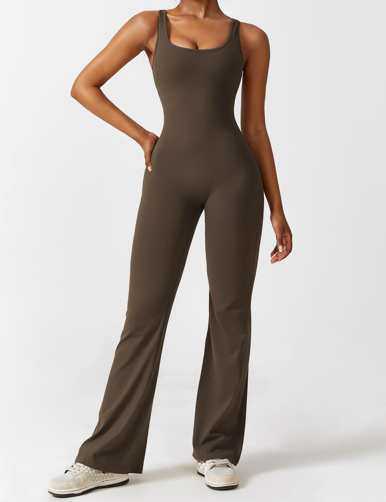 Jumpsuit Damen | Rückenausschnitt mit ausgestelltem Bein