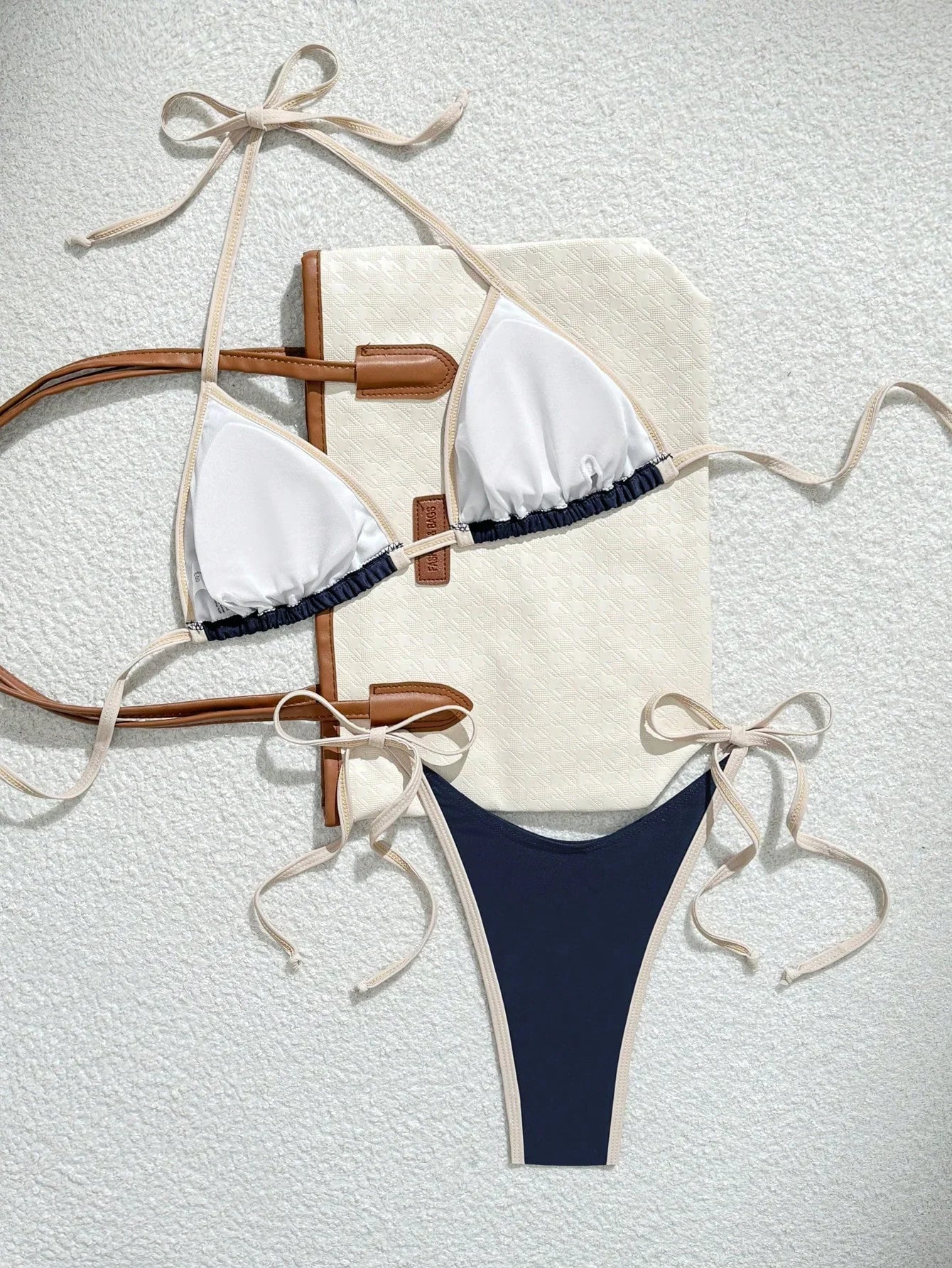 Damen Bikini Set | Triangel Top mit Kontrastkante und Bindebändern