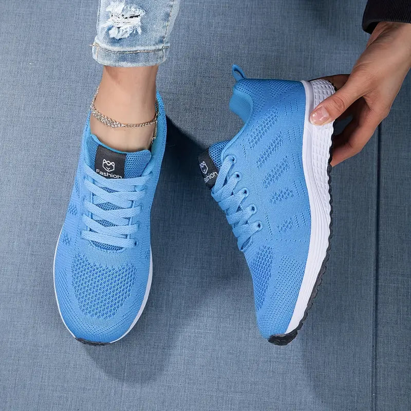Damen Sneaker | geschlossene Silhouette mit definierter Laufsohle
