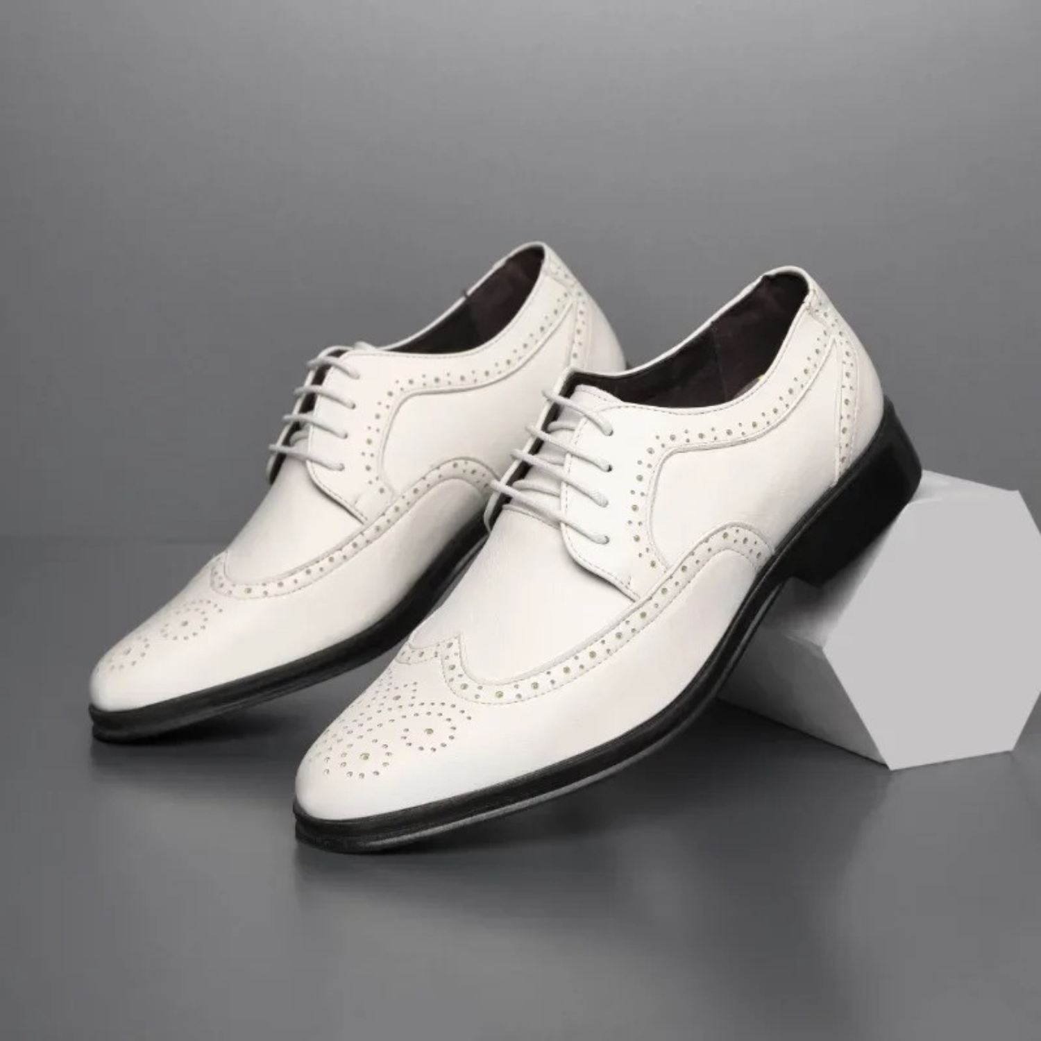 Herren Schuhe | Geschlossene Schnürung mit Lochmuster