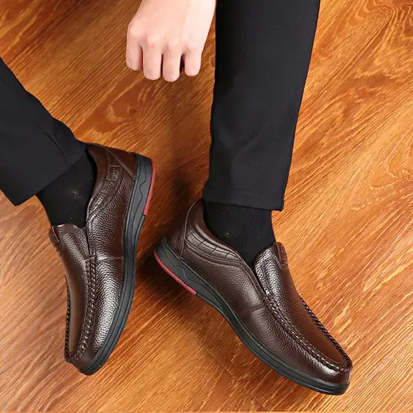 Halbschuhe Herren | Schlupfeinstieg mit Naht und flacher Sohle