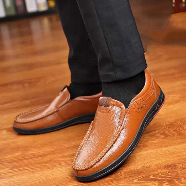 Halbschuhe Herren | Schlupfeinstieg mit Naht und flacher Sohle