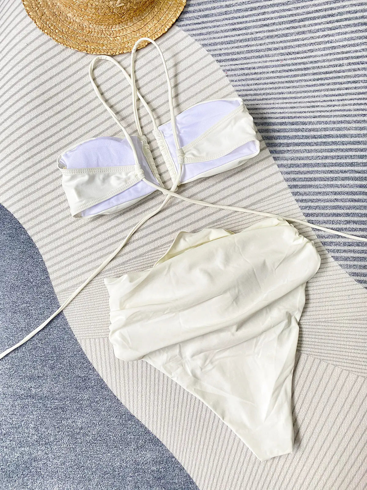 Damen Bikini Set | Halter Top mit Wickelband und Blütendetail