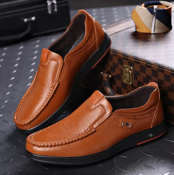 Halbschuhe Herren | Schlupfeinstieg mit Naht und flacher Sohle