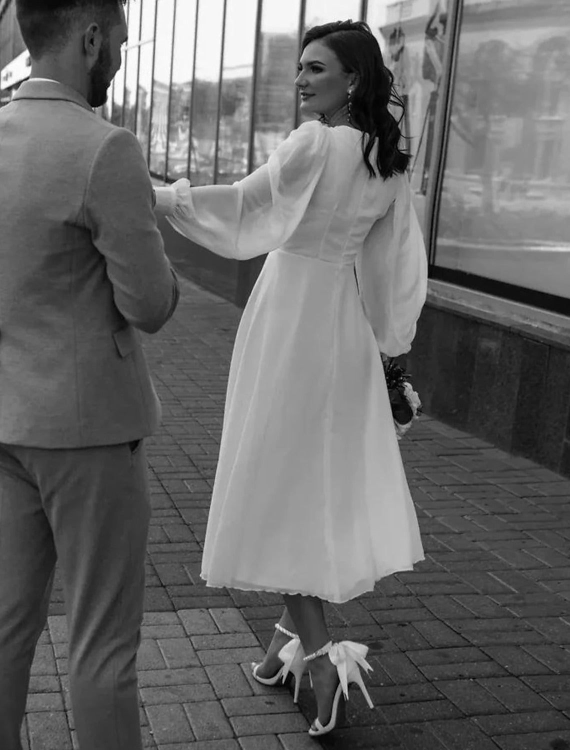 Damenkleid | Midi-Ausführung mit Puffärmeln