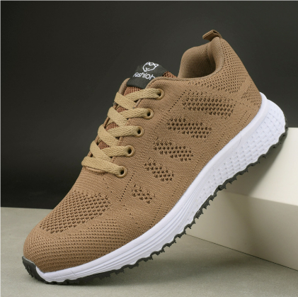 Damen Sneaker | geschlossene Silhouette mit definierter Laufsohle