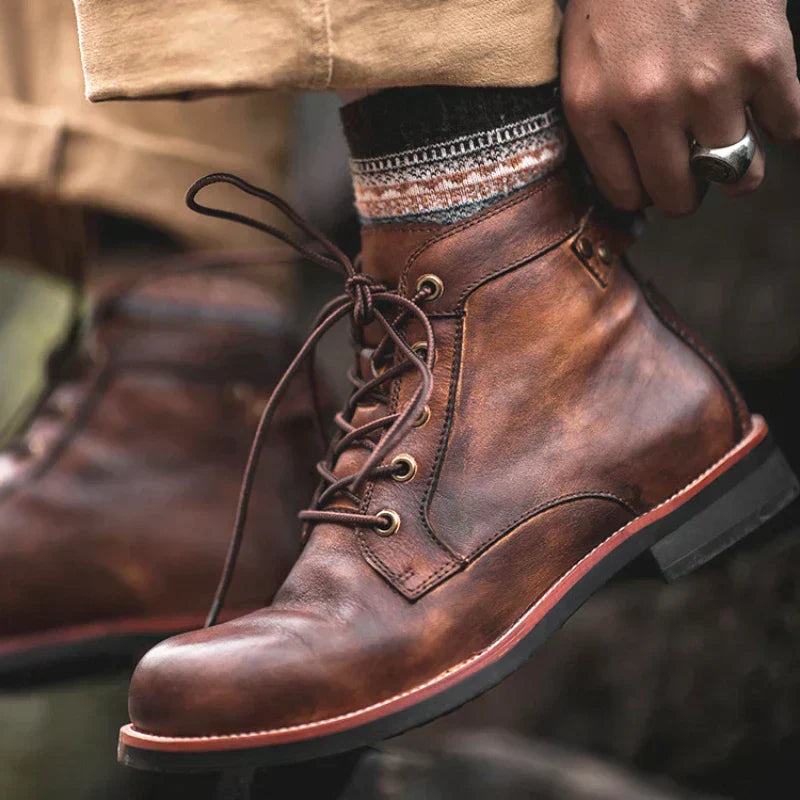 Herren Schuhe | Glatte Front mit Schnürsystem und Absatz