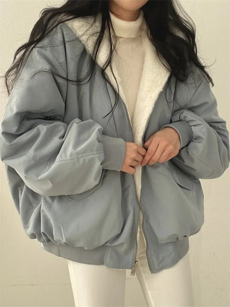 Damen Jacke | Langer Schnitt mit Kapuzenanbindung und Frontöffnung