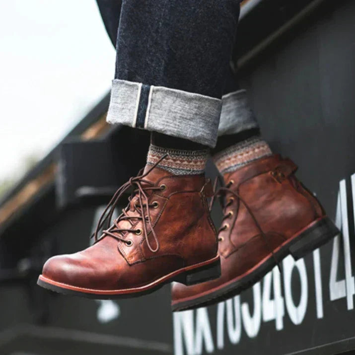 Herren Schuhe | Glatte Front mit Schnürsystem und Absatz