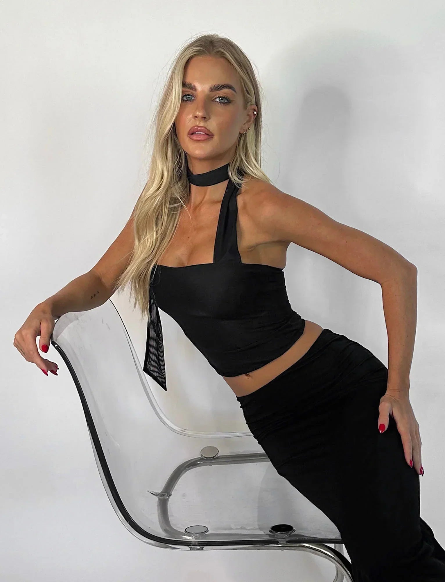 Damen Top | Nackenband mit trägerlosem Frontschnitt
