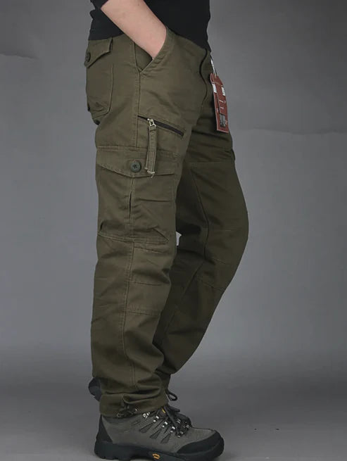 Herren Hose | gerade Cargoform mit sachlicher Linienführung