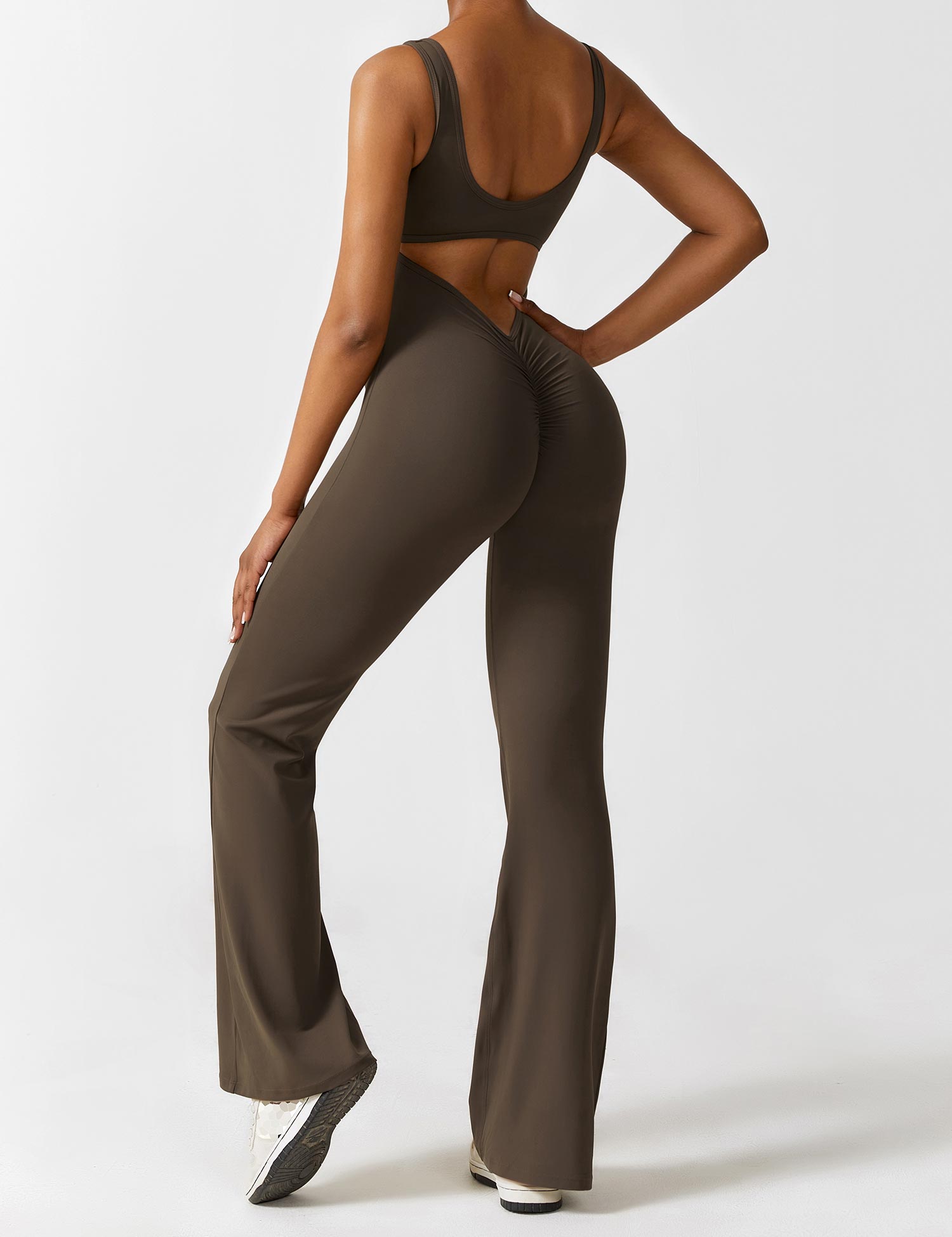 Jumpsuit Damen | Rückenausschnitt mit ausgestelltem Bein
