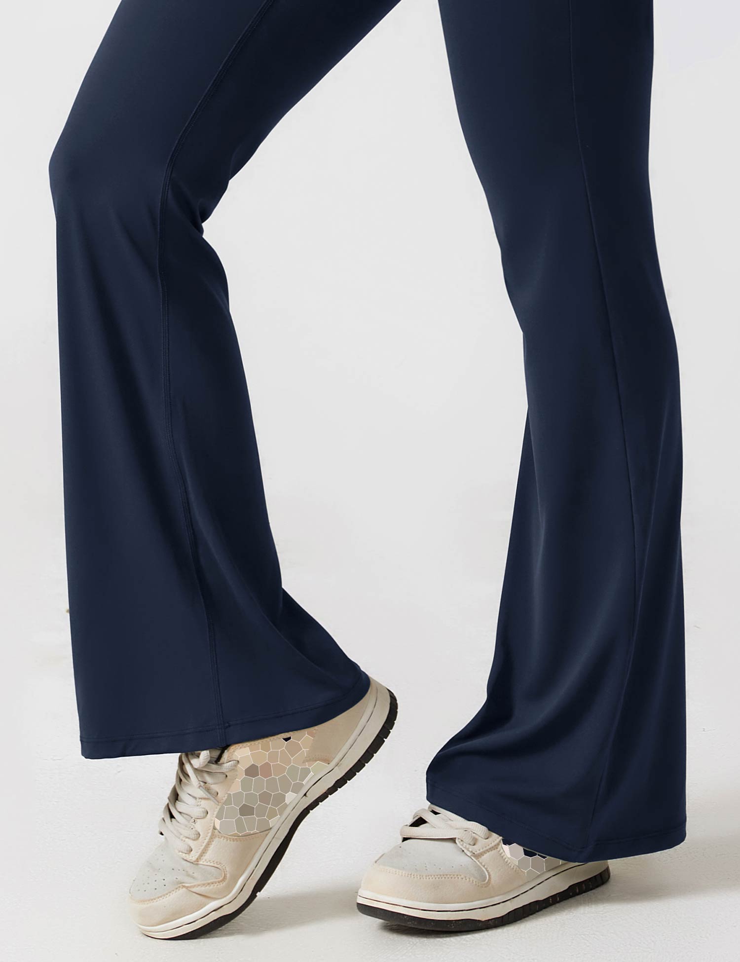 Jumpsuit Damen | Rückenausschnitt mit ausgestelltem Bein