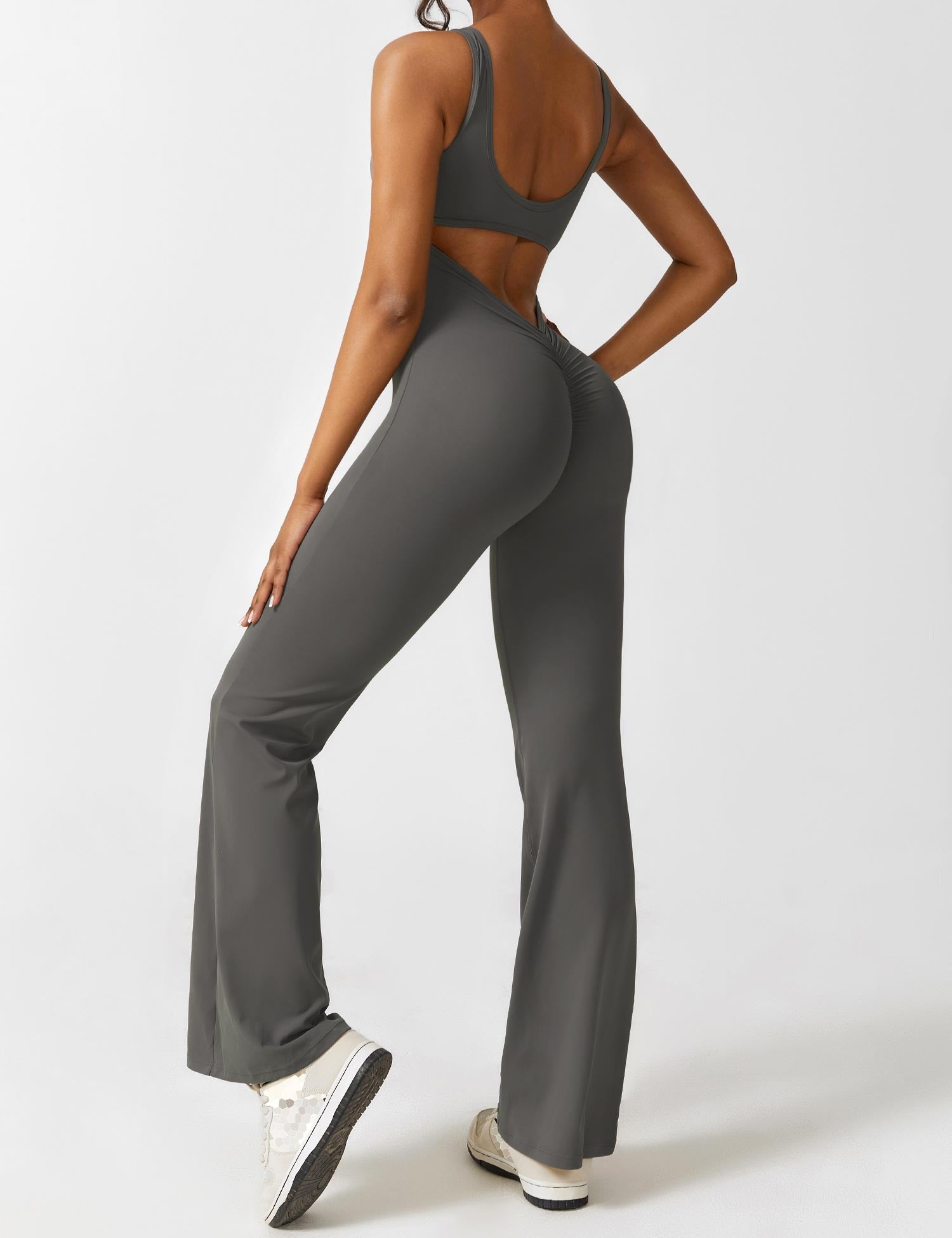 Jumpsuit Damen | Rückenausschnitt mit ausgestelltem Bein