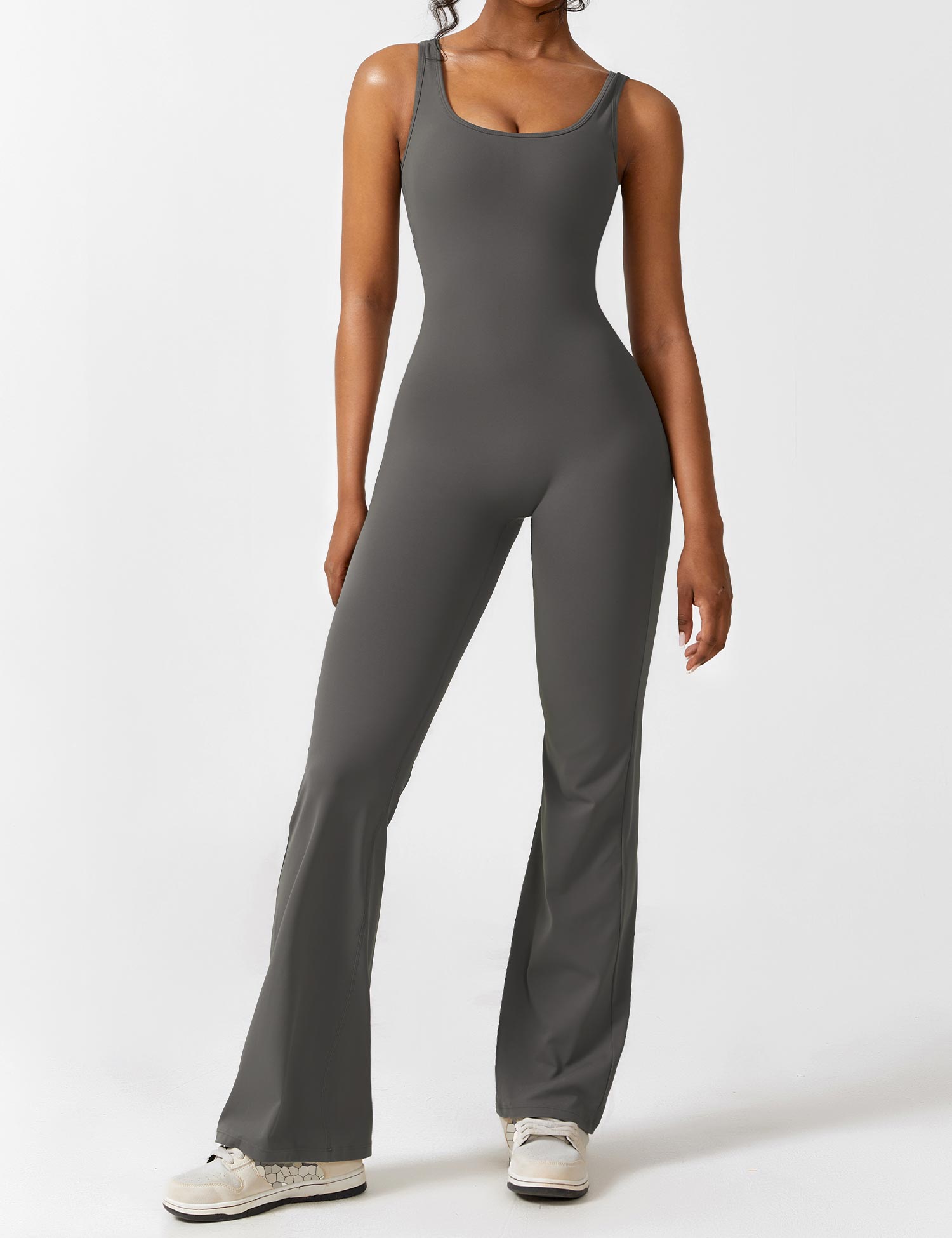 Jumpsuit Damen | Rückenausschnitt mit ausgestelltem Bein